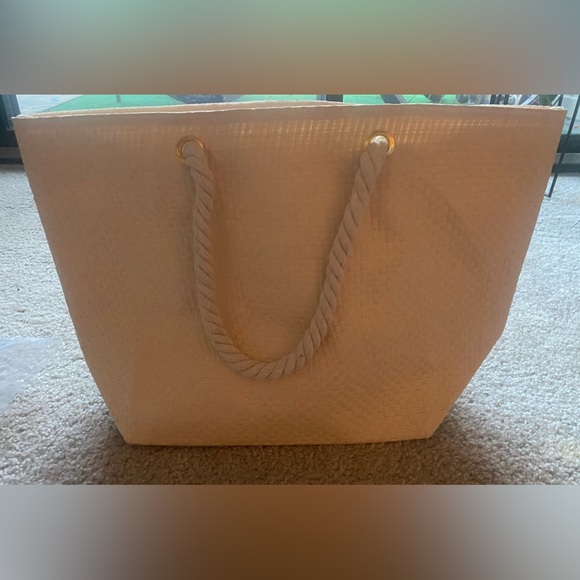 New! St. Tropez 4 piece Bundle - Bag, Tanning Mitten, Self Tan & Tan Drops - Picture 3 of 7